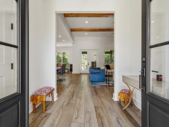 4th image of 175 Breckling Cir