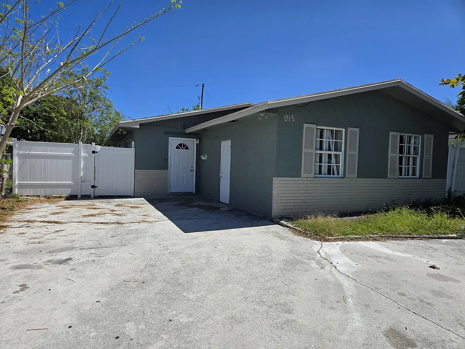 815 Silver Beach Rd #B