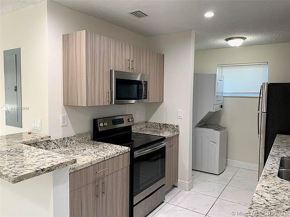 5th image of 206 NW 5th Ave #0
