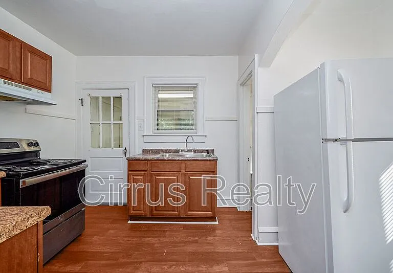 448 Chapel St — Photo 12