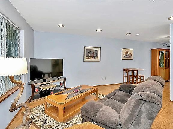 4th image of 13925 140th Ave NW