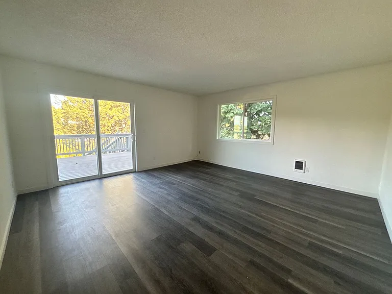 815 SW State St — Photo 16