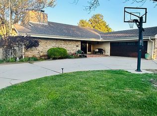 1910 Burr Pkwy - Property Image