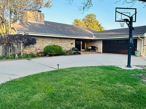 1910 Burr Pkwy, Dodge City, KS 67801