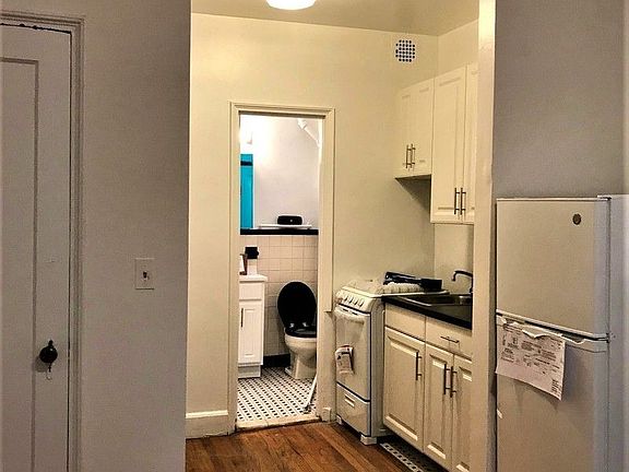 3rd image of 222 W 17th St APT 4A
