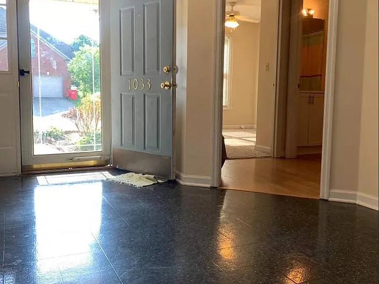 1033 Aderly Ln — Photo 3