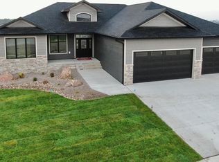5927 Heritage Ridge Rd, Bismarck, ND 58503