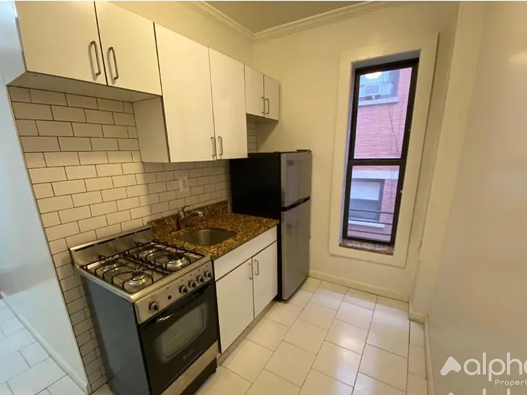 315 E 108th St #1F — Photo 3