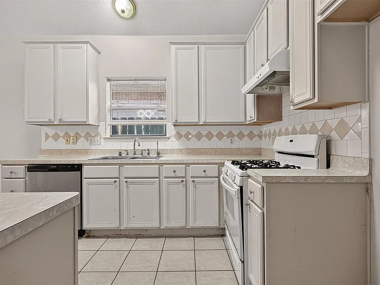 8503 Raybluff Ln — Photo 16