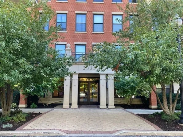 2335 W Belle Plaine Ave APT 213, Chicago, IL 60618