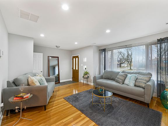 5th image of 9557 S La Salle St