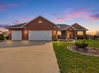 3034 Saddle Brooke Trail, Sun Prairie, WI 53590