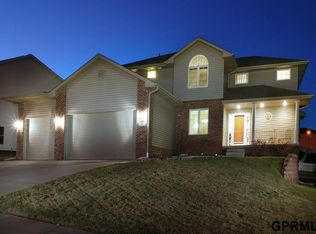 4904 Holloway Ave, Papillion, NE 68133