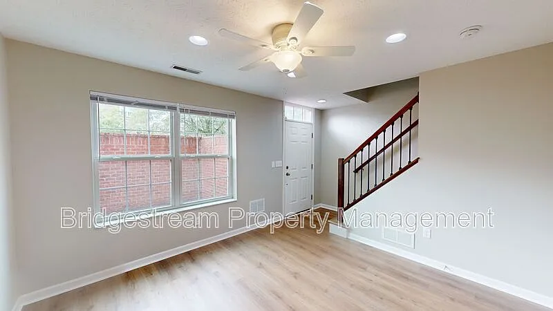 2 bed, 1.5 bath, 1216 sqft, $2,095 — Photo 2