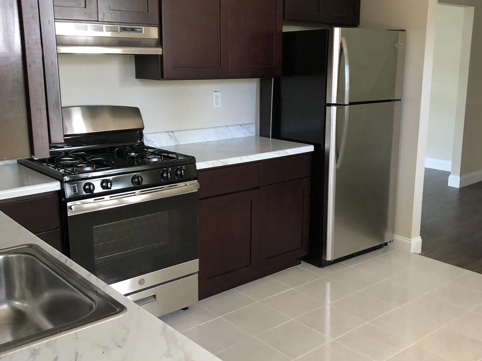 3 bed, 1.5 bath, 1342 sqft, $2,900 — Photo 2