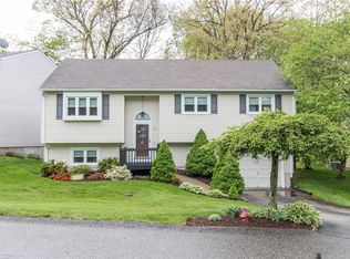 12 Ivy Hollow Ct, Cranston, RI 02921