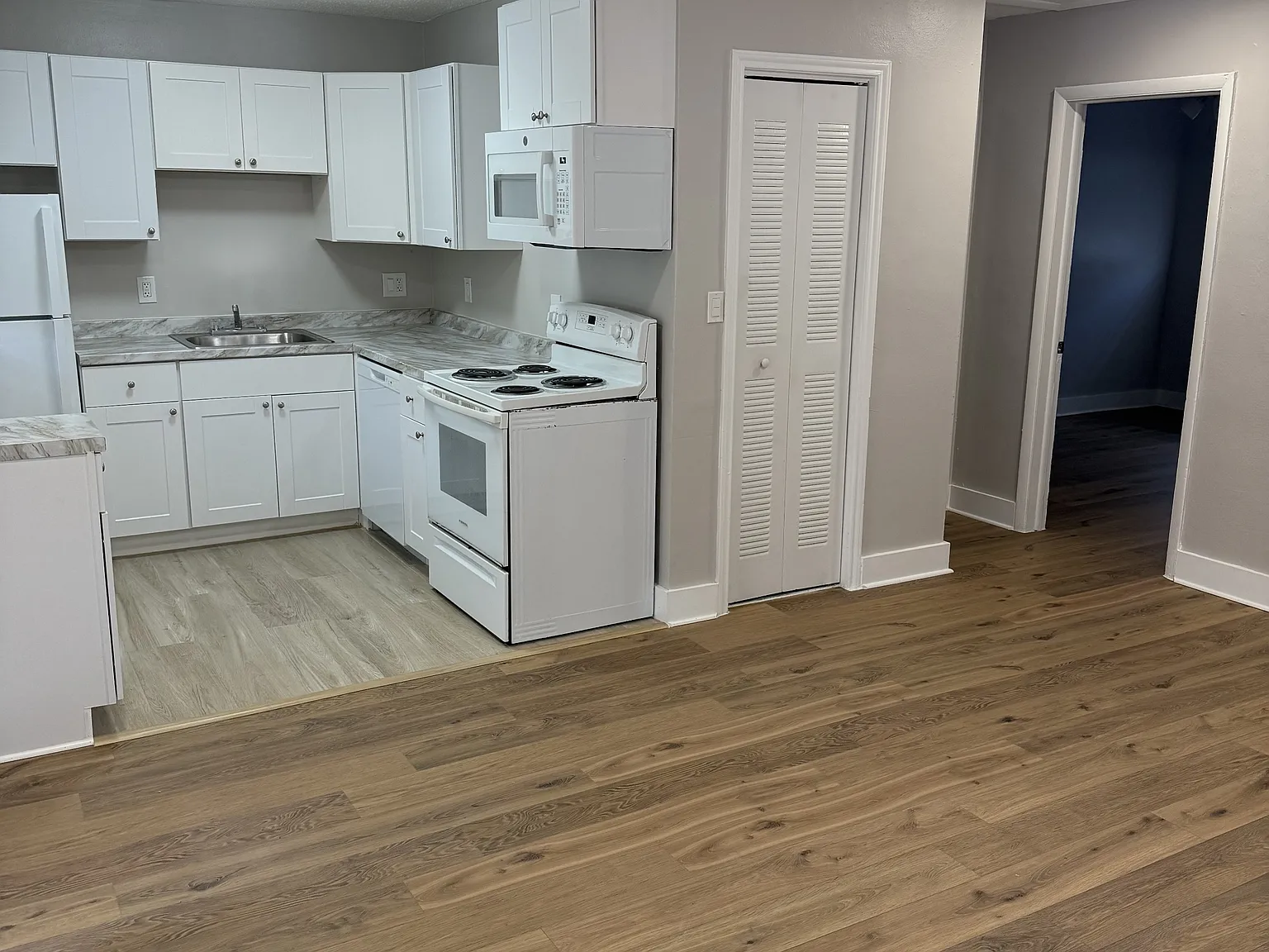 1331 Holly Heights Dr - 3 — Photo 3