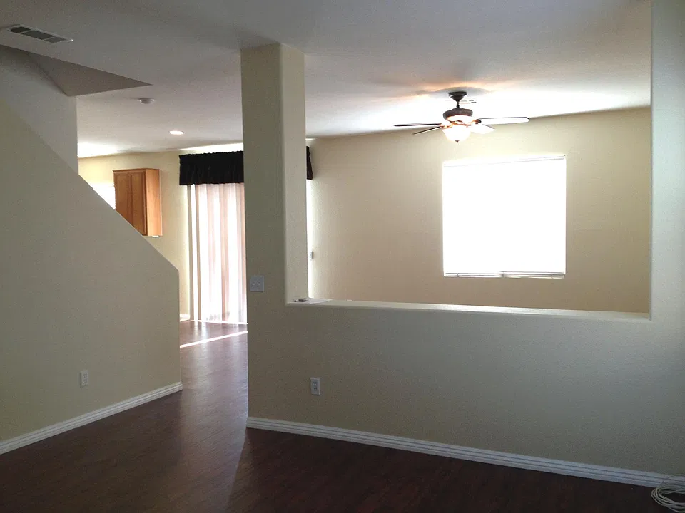 9450 Tamarisk Ave