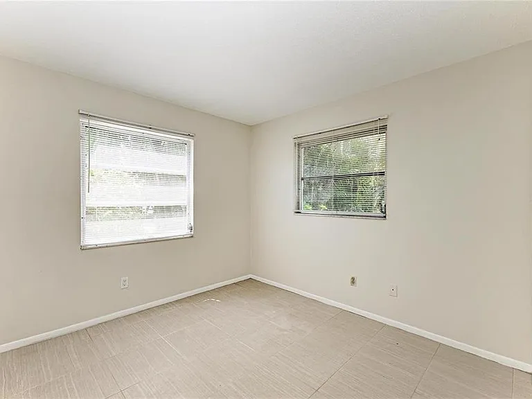 2121 Pueblo Cir #V-6 — Photo 5