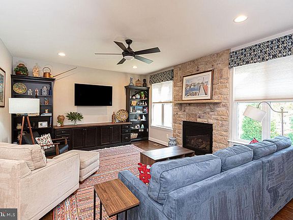 2nd image of 29482 Glenwood Dr