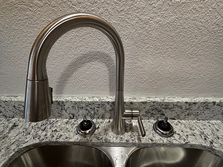 Park Plaza Apartments — Photo 24