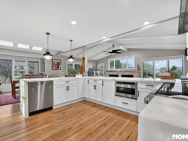 8433 Sawtooth Ln — Photo 6