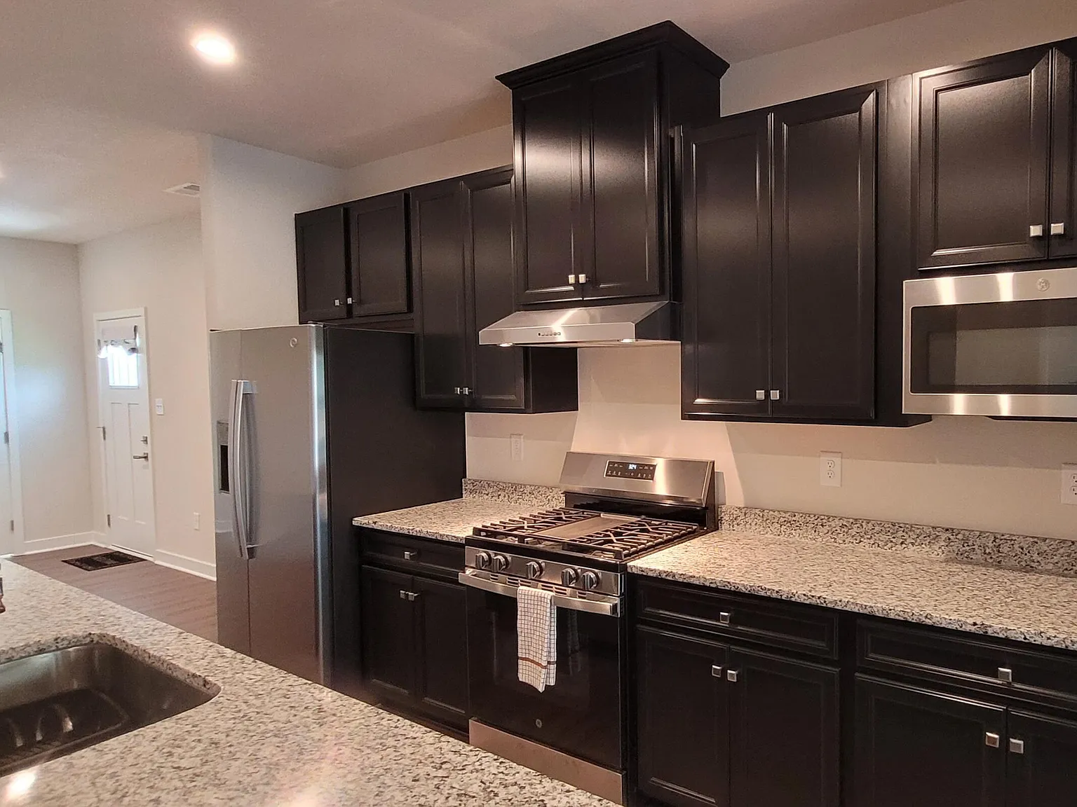 3 bed, 2.5 bath, 1757 sqft, $2,395 — Photo 3