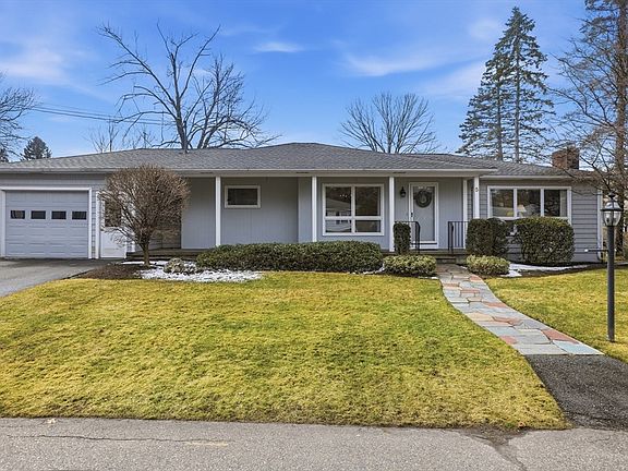 3rd image of 5 Cloverleaf Rd