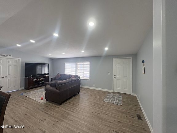 4th image of 220 Parkland Way