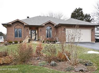 1018 S Cook St, Barrington, IL 60010