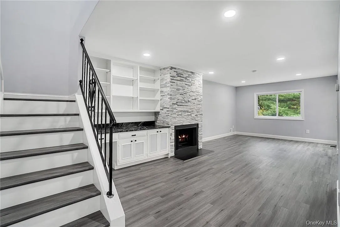 2 bed, 2.5 bath, 1600 sqft, $4,500 — Photo 3