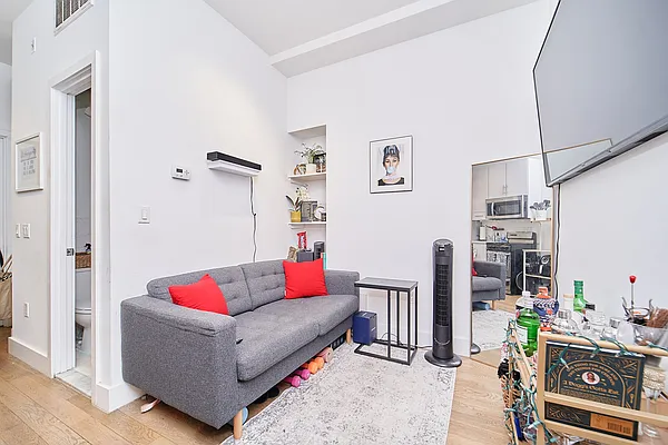 Rented by Living New York | media 13