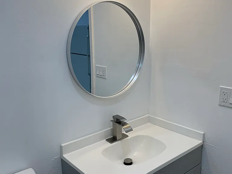 215 Leroy Ave — Photo 2