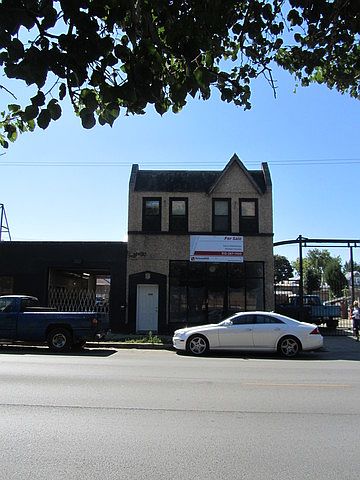 2nd image of 5041 W Belmont Ave