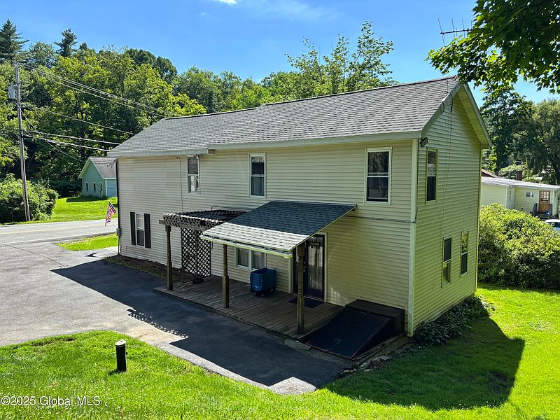 3rd image of 33 Dunham Hollow Road