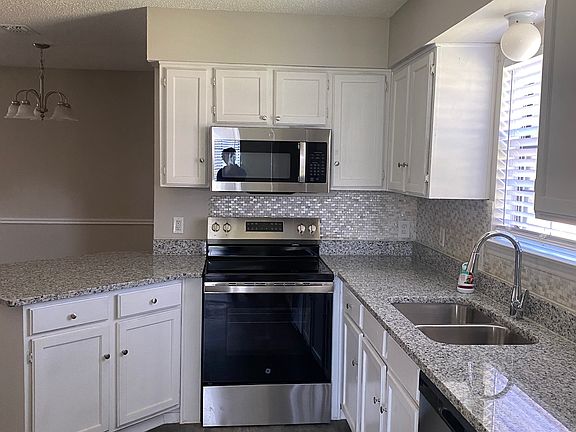 5th image of 1247 Royal Oak Dr