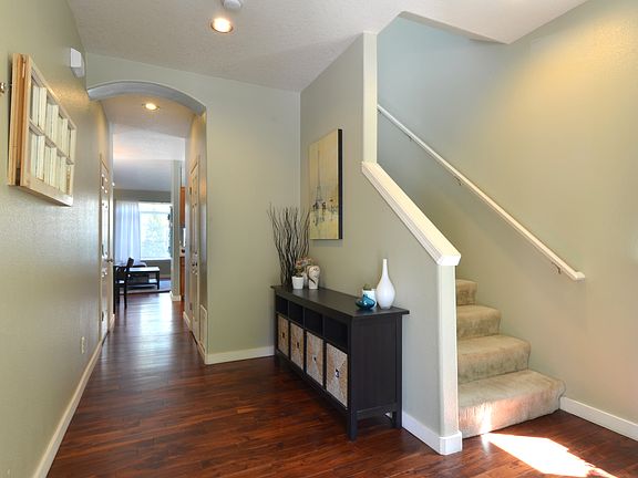 2nd image of 984 SE Portlandia Ave