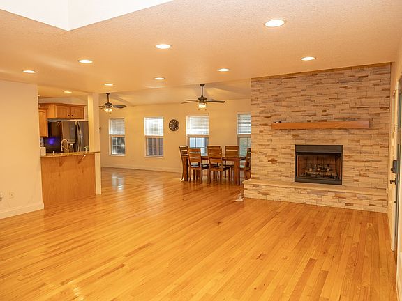 3rd image of 182 Oak Hills Dr
