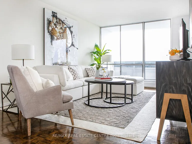 50 Graydon Hall Dr #212 — Photo 4