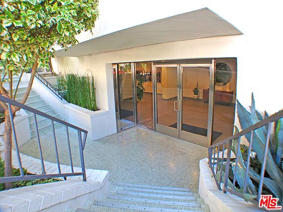 3rd image of 960 Larrabee St APT 210
