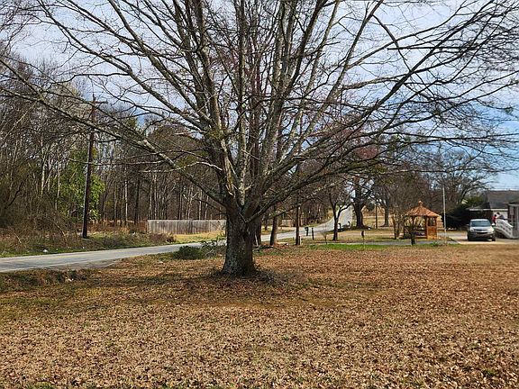 2nd image of 1212 Duncan Reidville Rd