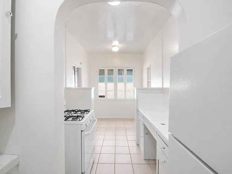 Euclid Apartments — Photo 19