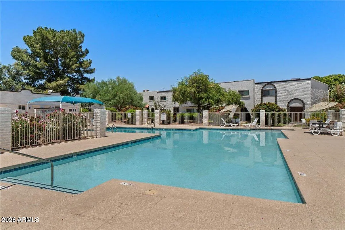 3 bed, 2.5 bath, 1704 sqft, $3,000 — Photo 2