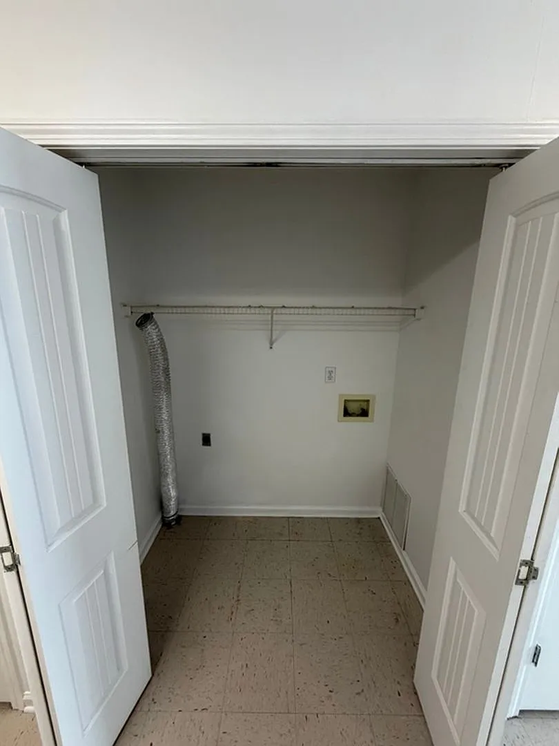 181-187Anglea Cir — Photo 4