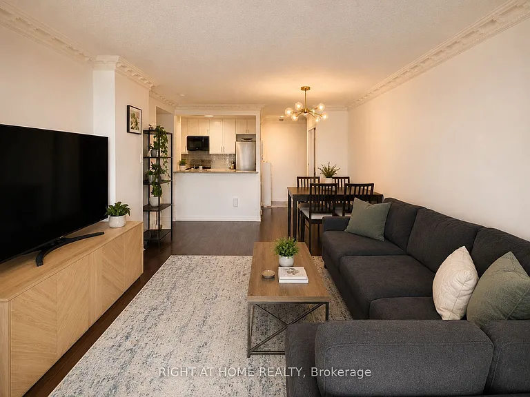 1055 Bay St #Penthouse 12 — Photo 4