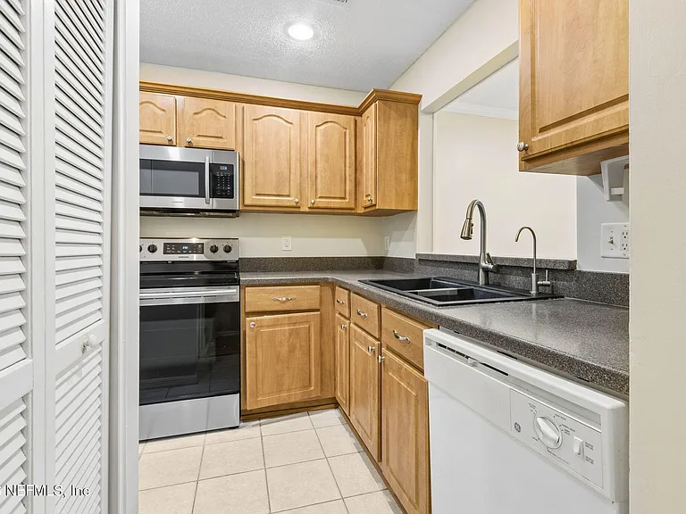 7623 Baymeadows Cir #2012 — Photo 5