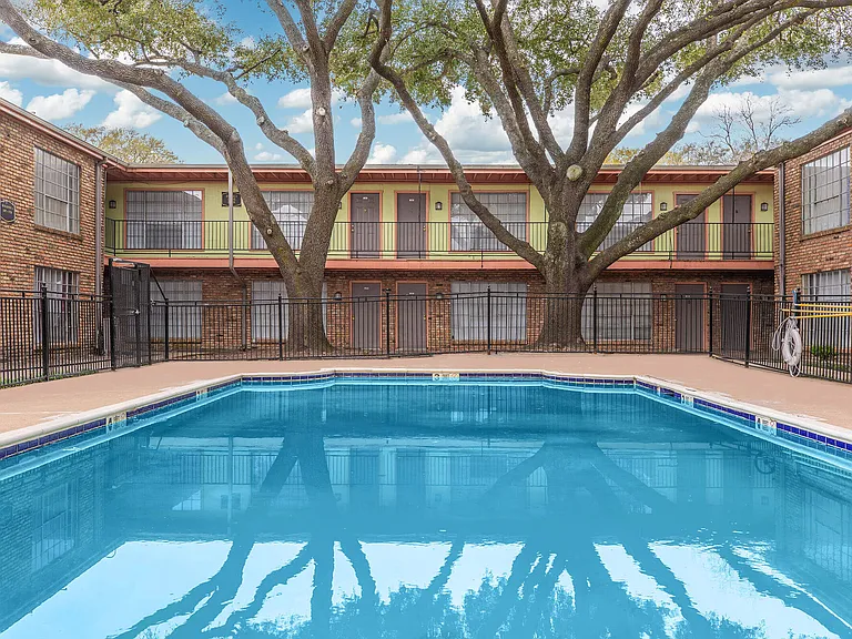 Southern Oaks Apartments — Photo 8
