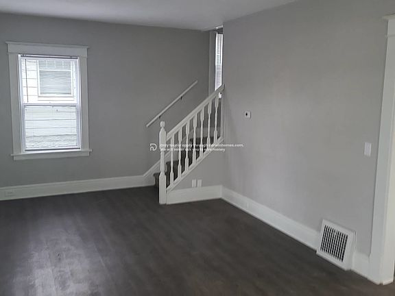 5th image of 214 E Irvington Ave