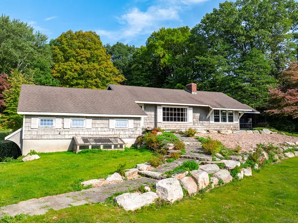 374 Newtown Turnpike, Redding, CT 06896