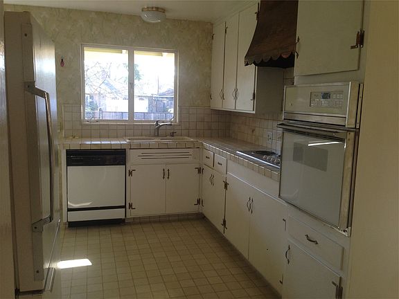 5th image of 1140 Orange Ave